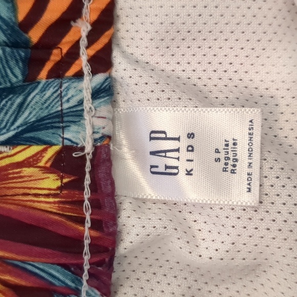 Gap Kid's 🩳 Swim Trunks - Picture 2 of 3